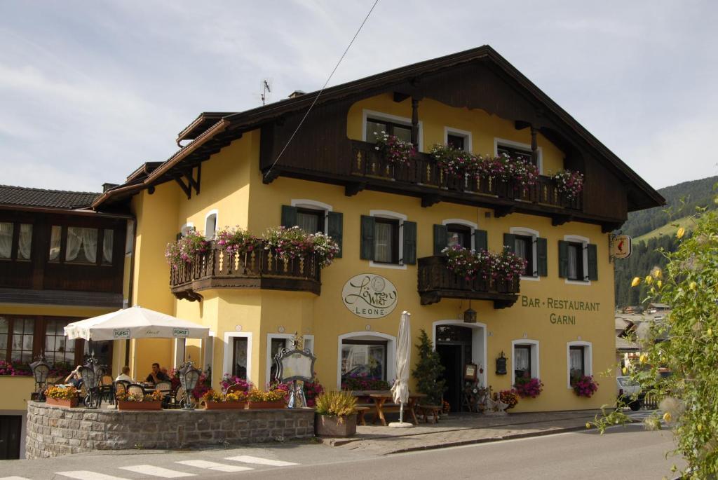 Hotel Loewenwirt Sexten Extérieur photo